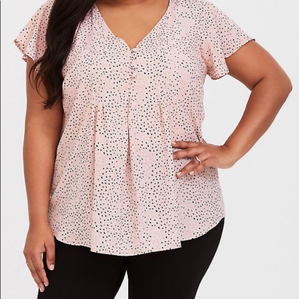 NWOT Torrid Pink Dot Button Front Blouse